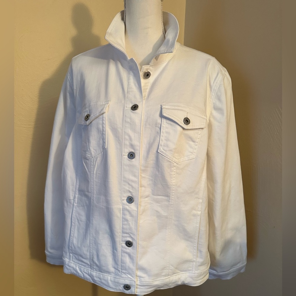 Chico’s White Denim Jacket
Size 3